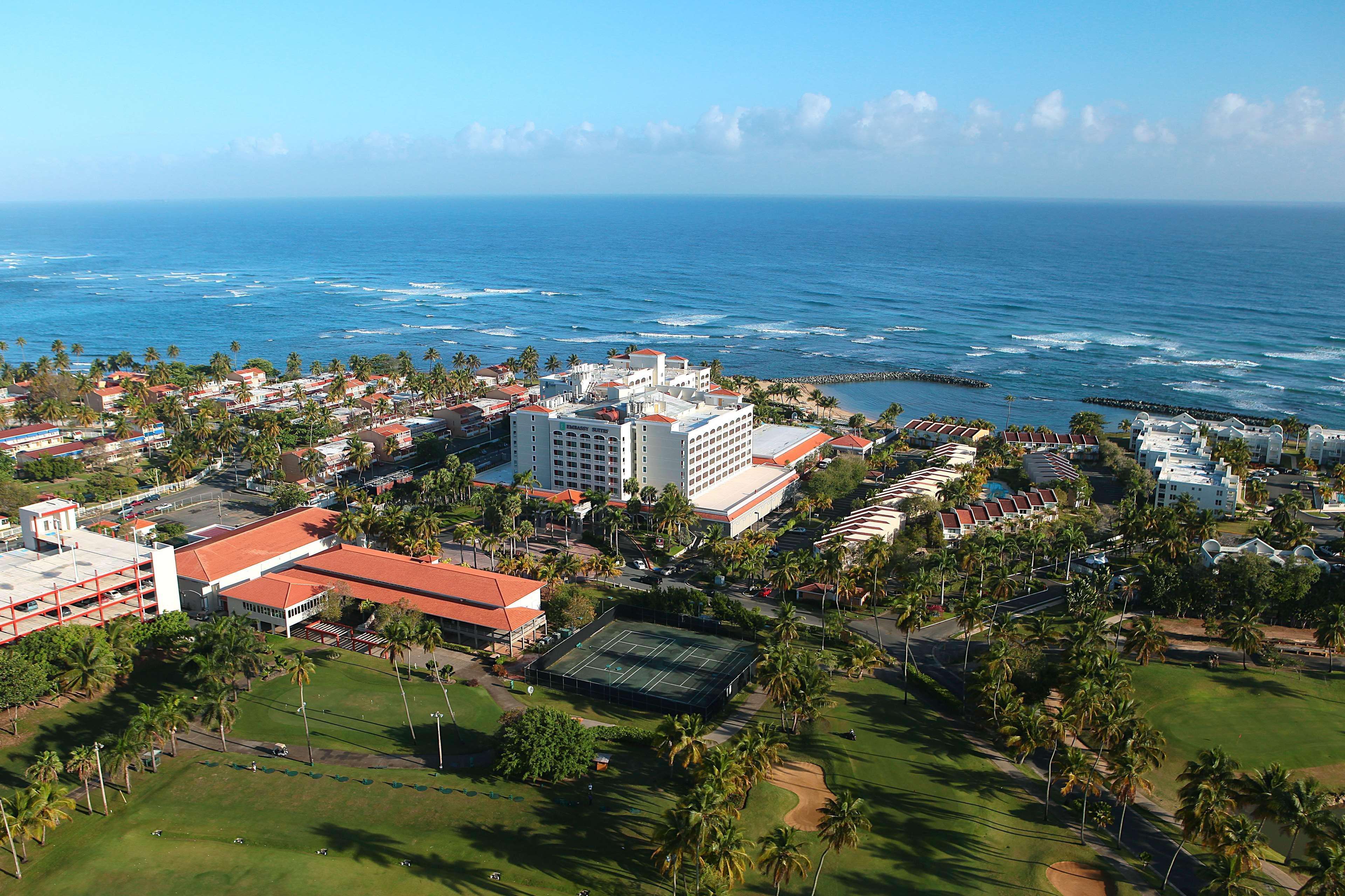 Embassy Suites by Hilton Dorado del Mar Beach Resort Exterior foto