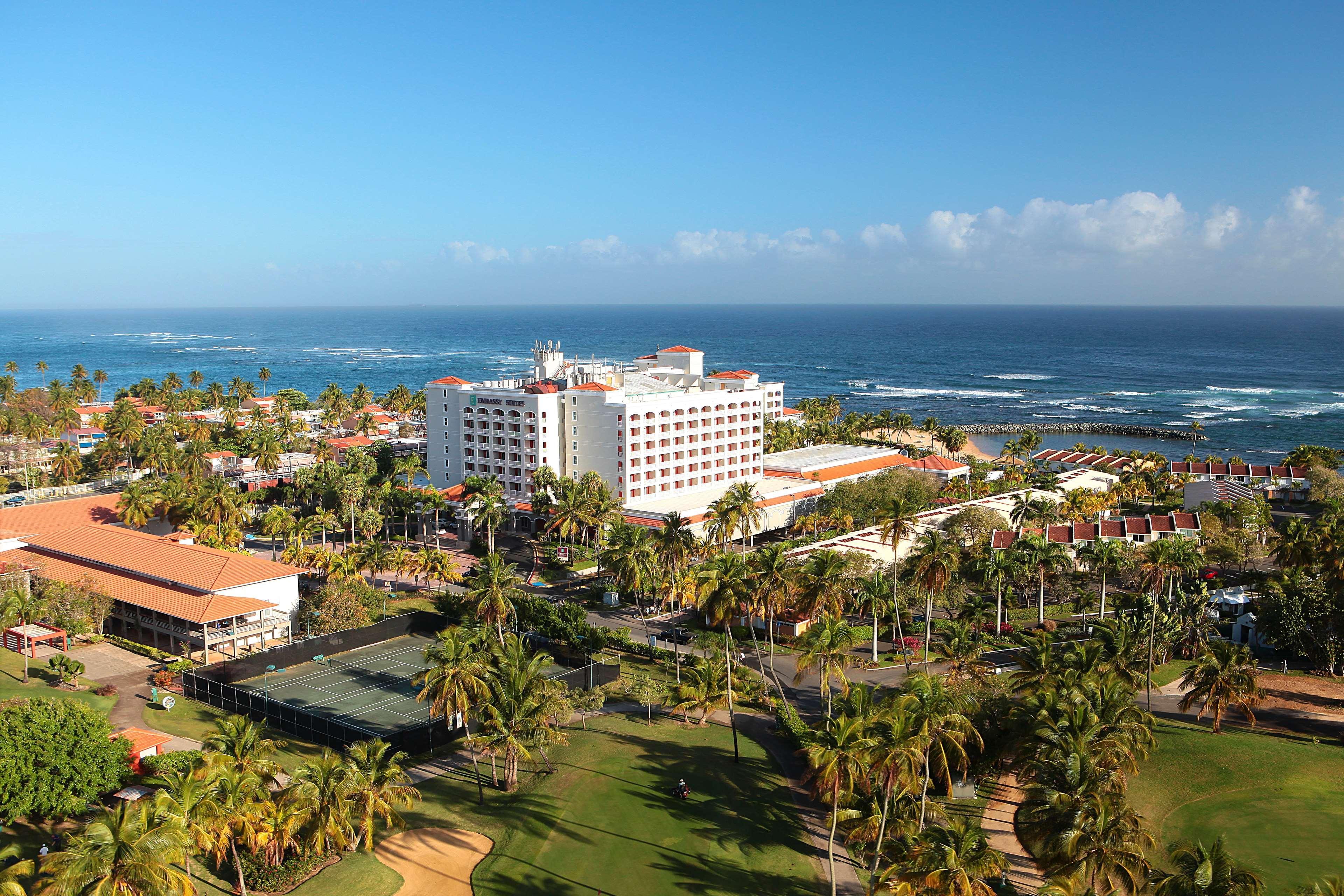 Embassy Suites by Hilton Dorado del Mar Beach Resort Exterior foto