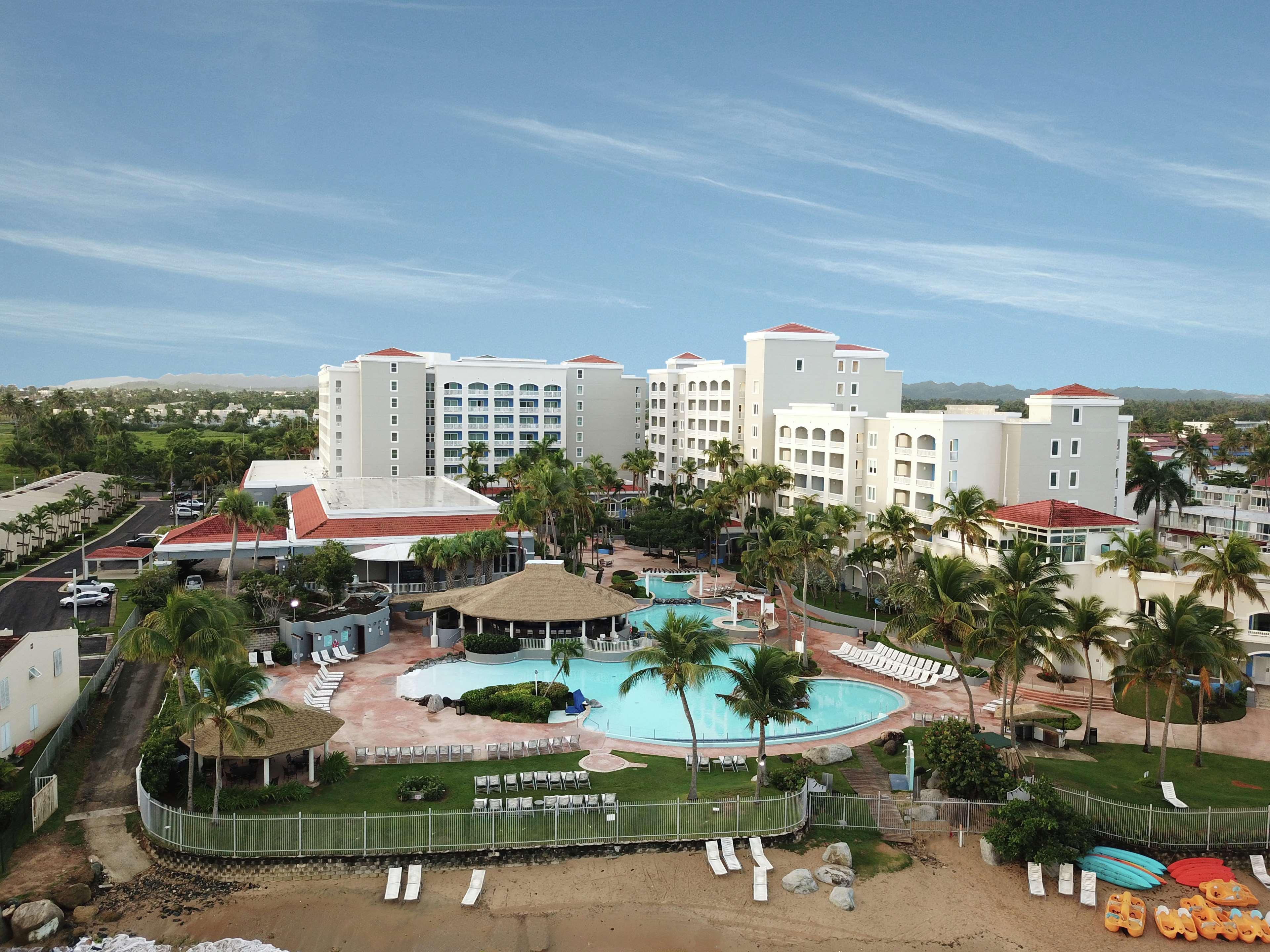 Embassy Suites by Hilton Dorado del Mar Beach Resort Exterior foto