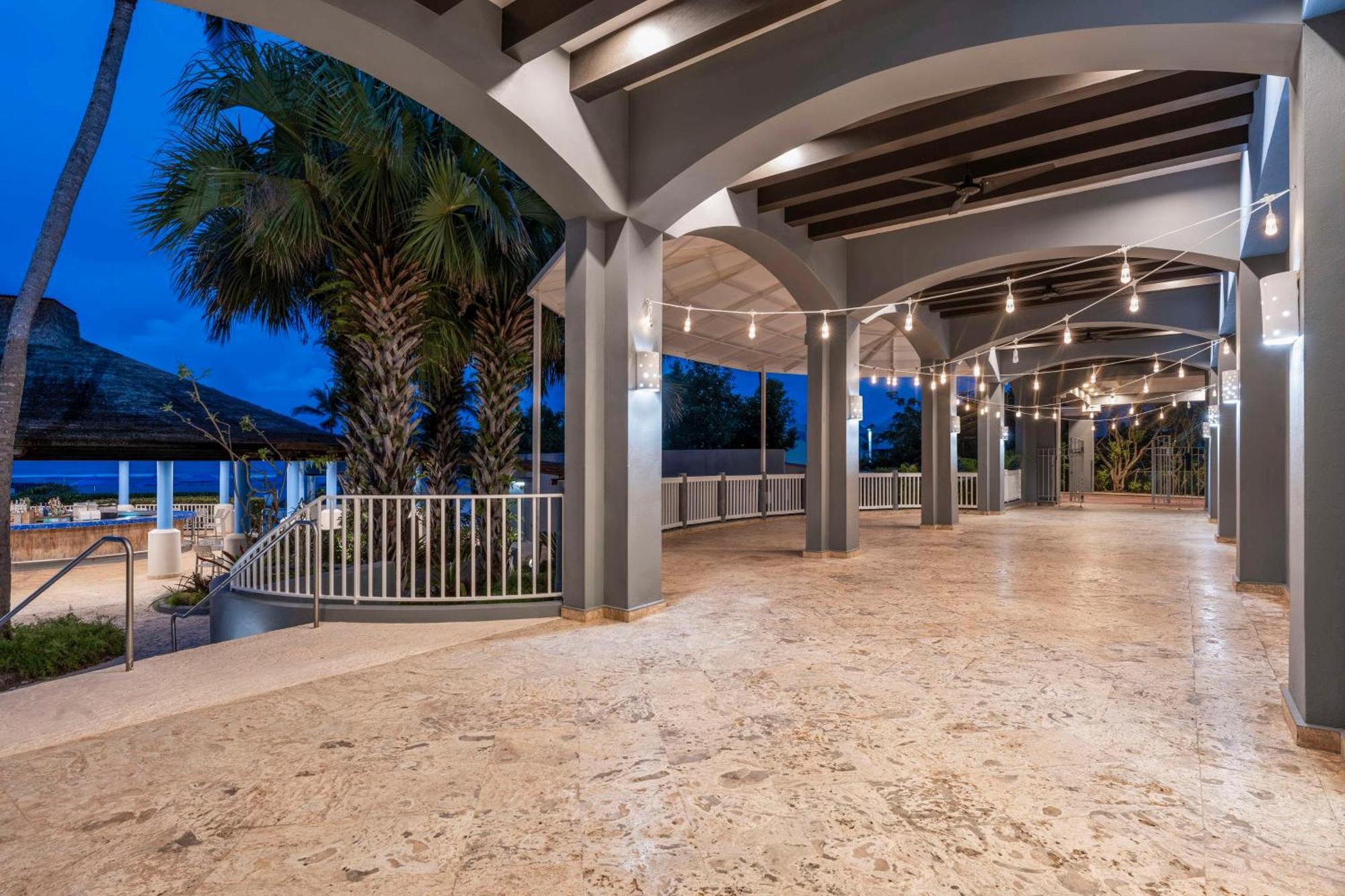 Embassy Suites by Hilton Dorado del Mar Beach Resort Exterior foto